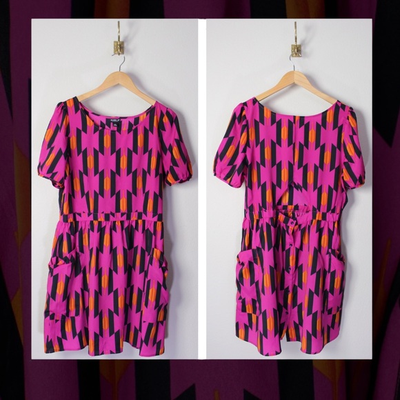 Allen B. By Allen Schwartz Dresses & Skirts - Bold Geometric Allen B. by Allen Schwartz Short Sleeved Cut Out Back Dress